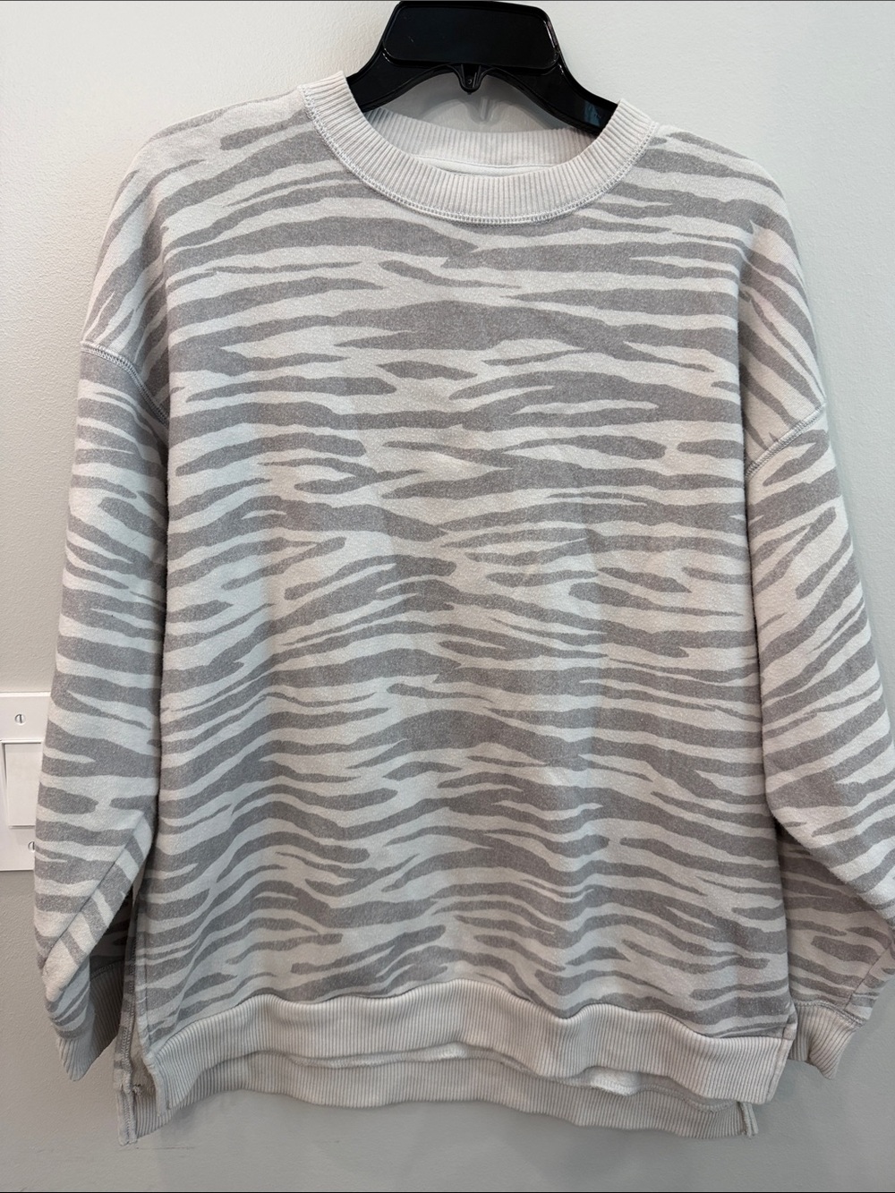 American Eagle Cream Plush Crewneck Sweatshirt
